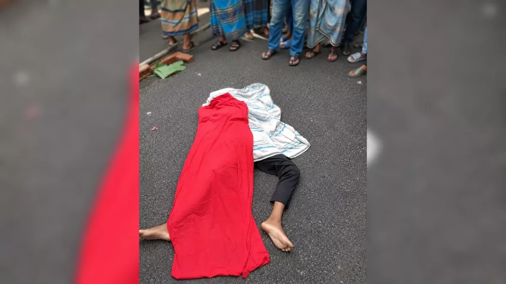 লক্ষ্মীপুরে ফুটবল খেলতে গিয়ে প্রাণ গেল কিশোর নিহাদের