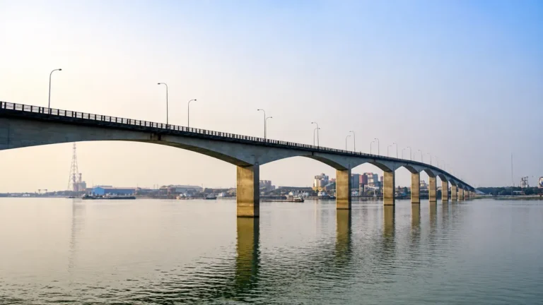 মেঘনা তীব্র স্রোতে