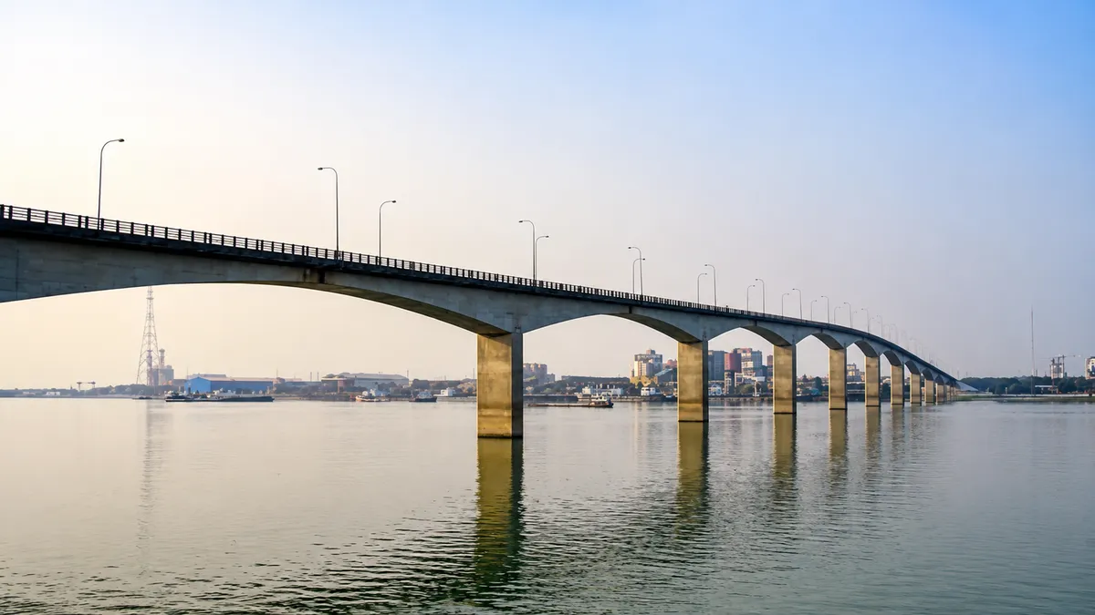 মেঘনা তীব্র স্রোতে