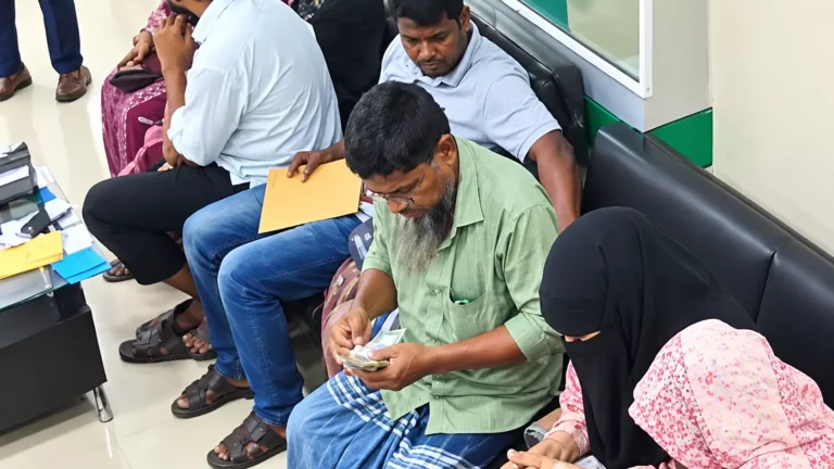 ৪ লাখ টাকা চুরি